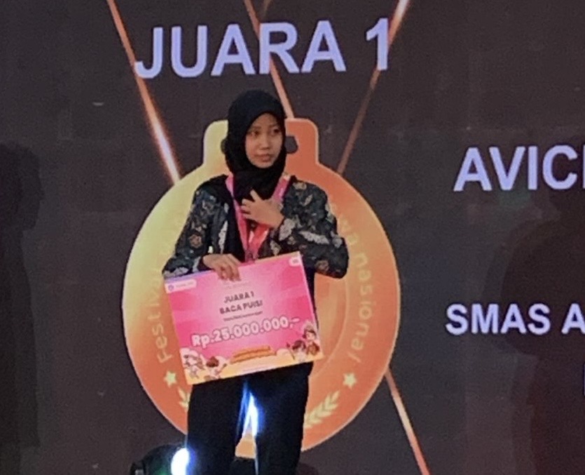 Dari Inhil ke Jakarta: Perjalanan Calya Syakirah Menuju Panggung Puisi Nasional