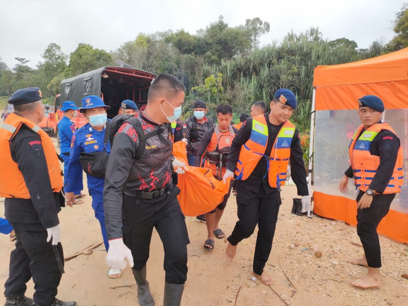 Seluruh Korban Tragedi Truk Terjun ke Sungai Segati Pelalawan Berhasil Ditemukan, Ini Nama-namanya