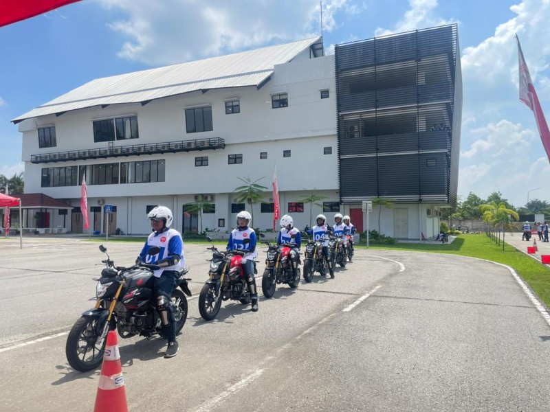 40 Bikers Honda Terbaik Unjuk Kemampuan Berkendara di Safety Riding Regional Competition 2026