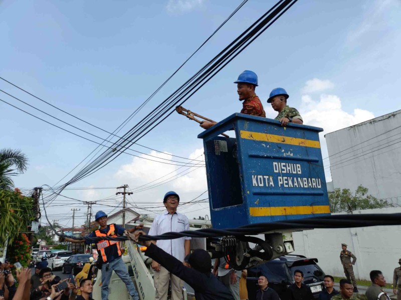 Pemko Pekanbaru Pindahkan Kabel Udara ke Bawah Tanah, Jalan Ronggowarsito Jadi Prioritas