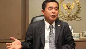 Akom tidak Tahu Alasan Dirinya Digantikan