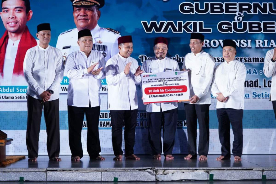 Ribuan Warga Padati Masjid Annur Riau untuk Buka Puasa Bersama Gubri dan Wagubri