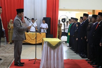 Lantik Pejabat Eselon III dan IV, Suhardiman Tekankan Soal Loyalitas dan Kekompakan