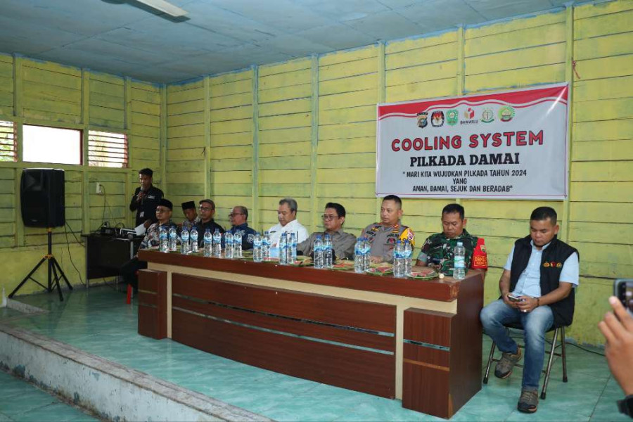 Pastikan Kesiapan Panitia Pemilihan di Kampung Pjs Bupati Siak Tinjau TPS Teluk Lanus