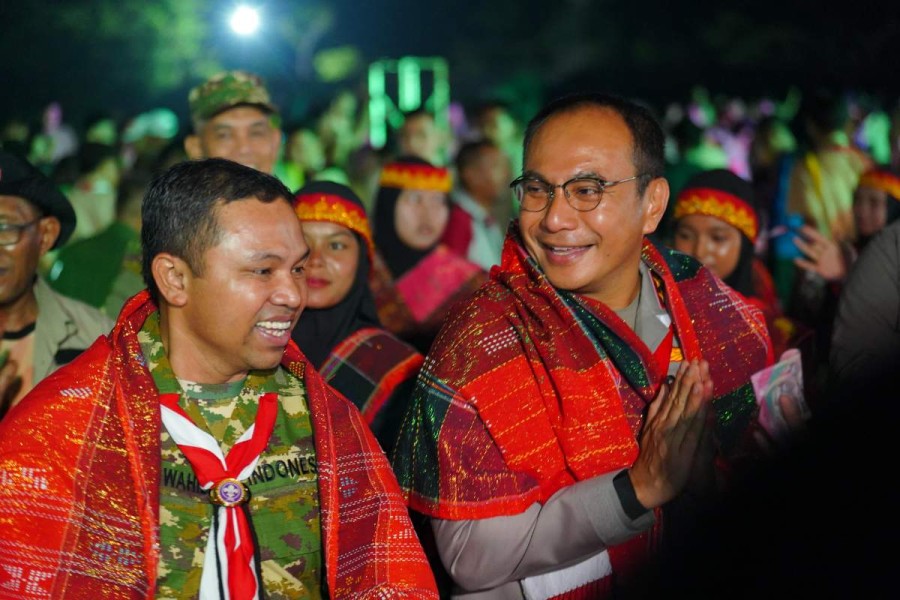 Formasi Lingkaran Besar, Begini Momen Kebersamaan di Malam Api Unggun Jambore Karhutla 2025