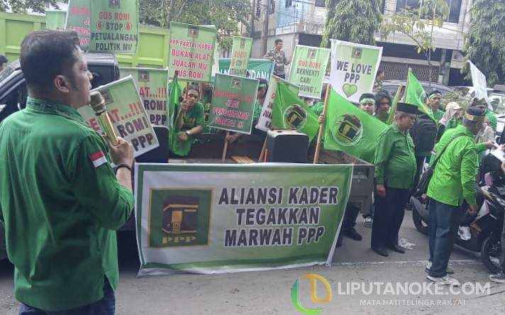 Dinilai Jadi Pemecah Belah Partai, Ratusan Kader Demo di DPW PPP Riau Minta Pecat Romahurmuzy