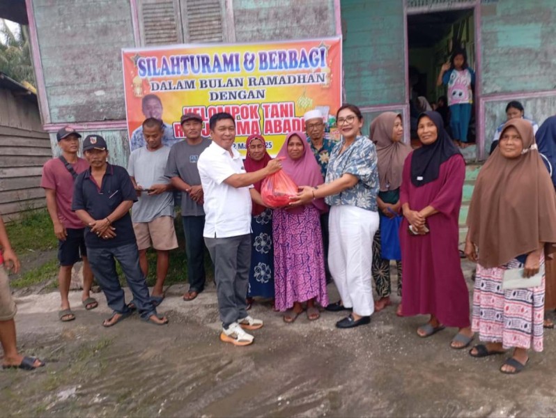 Ketua Kelompok Tani Raja Sima Abadi Salurkan 100 Paket Bantuan Menjelang Idul Fitri