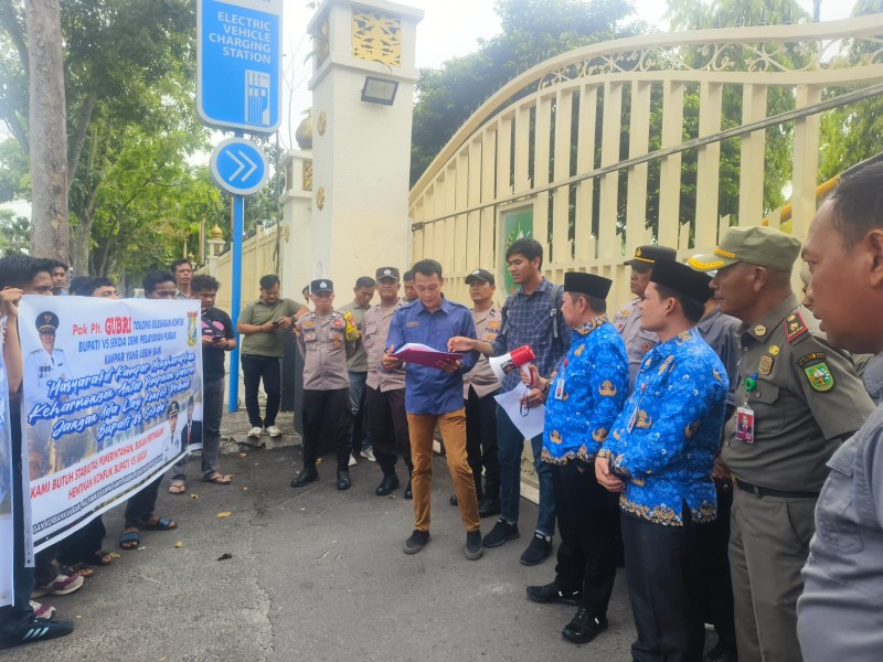 AMPKM Unjuk Rasa di Kantor Gubri, Sampaikan Aspirasi Soal Kisruh Pejabat di Kampar