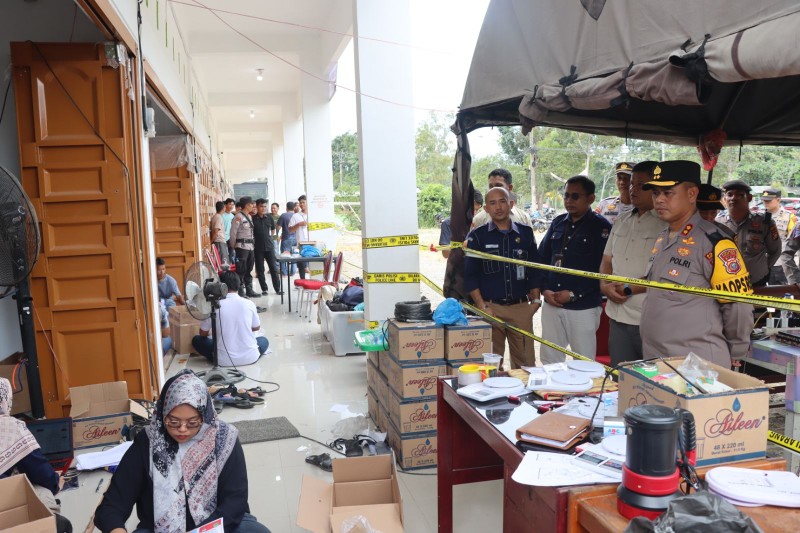 Pastikan Aman, Kapolres Rohul Monitoring Pelipatan Surat Suara Pilkada Tahun 2024 di Gudang KPU