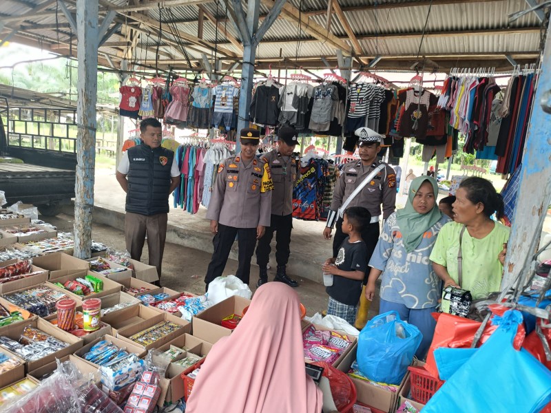 Wujudkan Pilkada Aman, Kapolsek Bonaidarussalam Sambangi Pasar Sontang