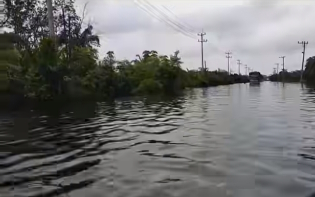 Ketinggian Air Capai 1,2 M, Jalintim Sumatera di KM 83 Pangkalan Kuras Ditutup Sementara