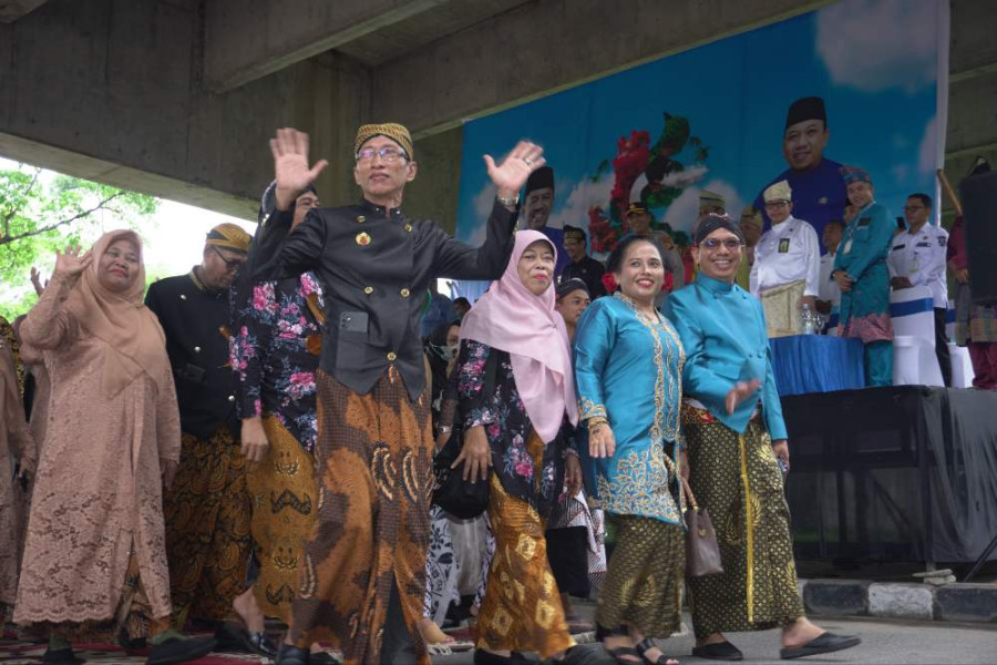 Rangkaian HUT RI ke 75, Pemkab Siak Gelar Pawai Budaya