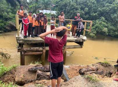 Curah Hujan Tinggi, Jembatan Sungai Kuning Benio Inhu Riau Amblas