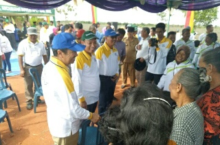 Bupati Siak Panen Raya Nenas Dikampung Penyengat