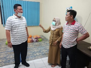 Beroprasi 24 Jam, Ketua DPRD Inhu Sementara Tinjau Posko Kesehatan Dampak Asap