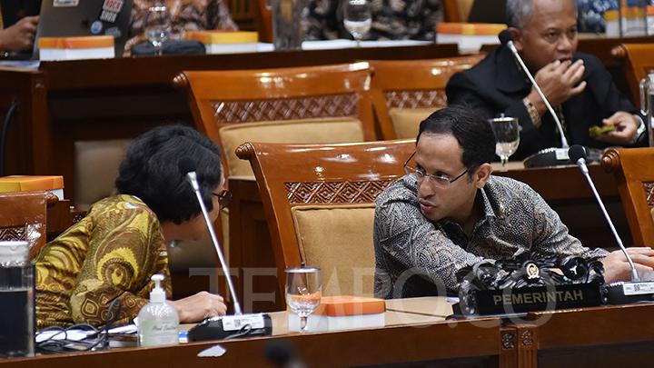 Nadiem Makarim dan Kampus Saling Lempar Tanggung Jawab soal UKT Mahal, Mahasiswa Kirim Bet Pingpong