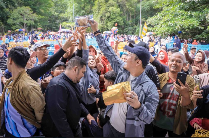 Animo Warga Meledak, Hadiah Motor Meriahkan HUT Pekanbaru di Bandar Kayangan