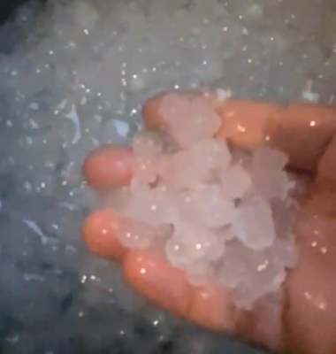 Fenomena Langka, Butiran Es Hujani Kota Pekanbaru Riau