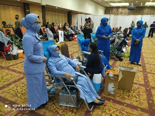 Menjelang HUT Ke-76 TNI, Personel Lanud Rsn Donorkan Darah