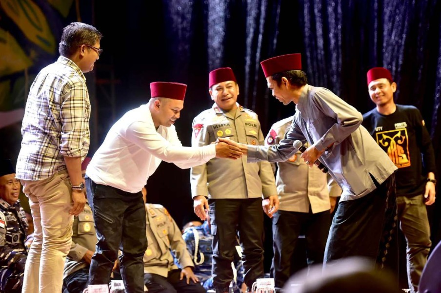 Sikapi Kerusakan Lingkungan: UAS Sebut Akibat Serakah, Kapolda Riau Bersenandung Lewat Puisi