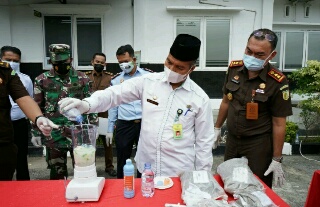 Bentuk Transparansi kepada Masyarakat, Kejari Siak Musnahkan Barang Bukti Berupa Narkoba