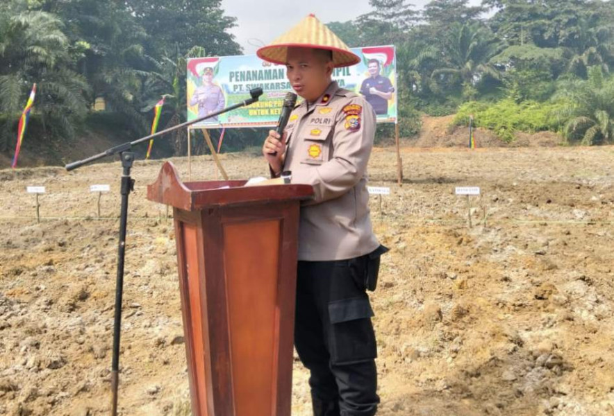 Perdana di Inhu, PT SSR Berkolaborasi dengan Polres Tanam Jagung Pipil