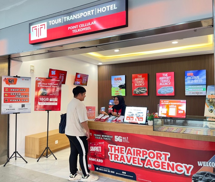 Telkomsel Perkuat Layanan Digital untuk Wisatawan di Bandara Hang Nadim Bersama Trans Merdeka Travel