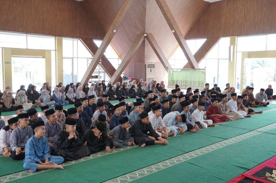 Serap Aspirasi Pendidikan, Wako Agung Kunjungi SMP Madani Pekanbaru