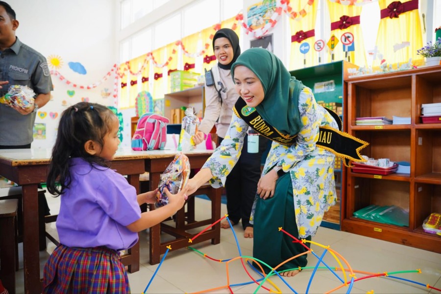 Pesan untuk Orang Tua: Bunda PAUD Riau Henny Sasmita Wahid Tekankan Pentingnya Bijak Menggunakan Gawai