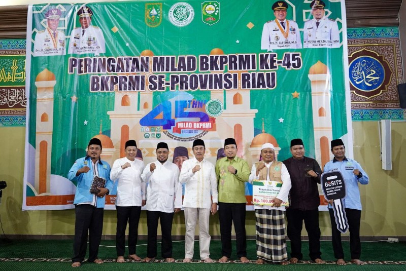 Hadiri Milad ke-45 BKPRMI, Gubri Ajak Remaja Rajin ke Masjid