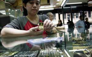  Harga Emas Antam Makin Merosot