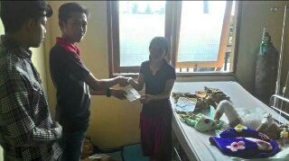 Wartawan Inhil Beri Santunan Bagi Pasien Luka Bakar di RSUD PH Tembilahan