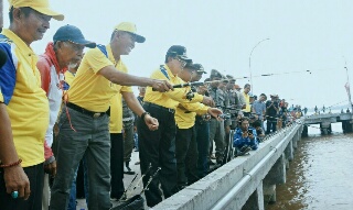 Festival Pancing Udang Para Pemburu 'Si Jepit Biru' Miliki Prospek Jadi Iven Tahunan