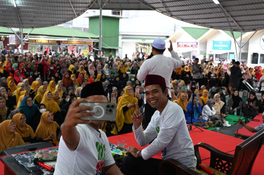 Dihadapan UAS Emak-emak Tiba-tiba Menangis Teringat Ibu dan Anak, Sosok Abdul Wahid Jadi Inspirasi