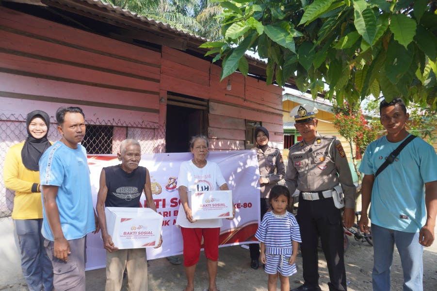 Polantas Riau Tebar Kepedulian hingga Pelosok, Ribuan Bansos Disalurkan Jelang Hari Bhayangkara ke-80
