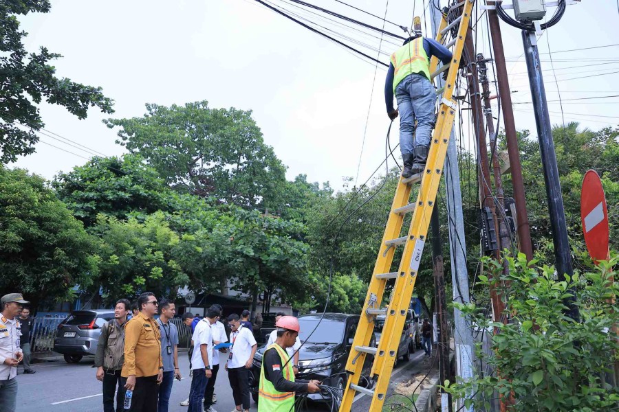 Usai Kabel Ditertibkan, Jalan Ronggowarsito Pekanbaru Kini Lebih Rapi dan Aman