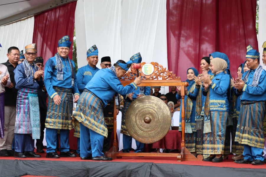 Dari Perahu Angkut Hasil Bumi Jadi Ikon Nasional, Plt Gubri: Pacu Jalur Dongkrak Ekonomi Kuansing