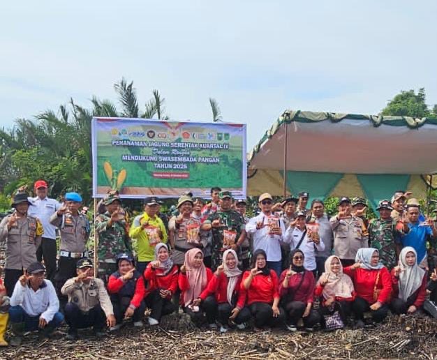 Penanaman Jagung Serentak, Masyarakat Kecamatan Batang Tuaka Diajak Manfaatkan Lahan untuk Kemandirian Pangan