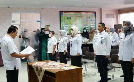 Pemprov Riau Lantik 17 Pejabat Eselon