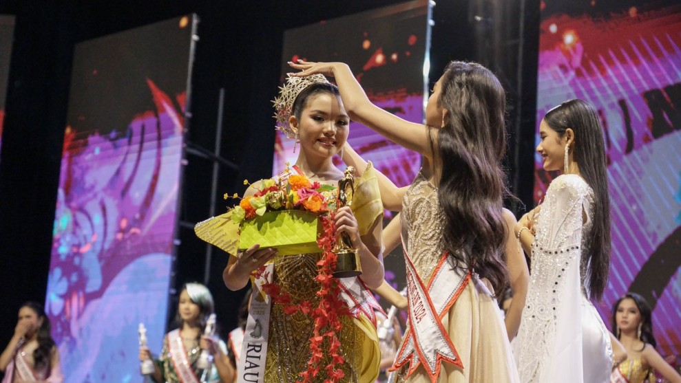 Harumkan Nama Riau, Rania Keiliyah Akhirnya Berhasil Bawa Pulang Mahkota Puteri Anak Indonesia