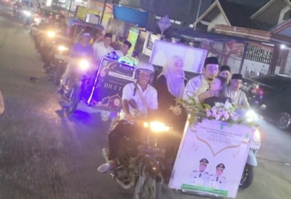 Naik Becak, Bupati Inhu Ade Agus Hartanto Lepas Pawai Takbir Keliling di Kota Rengat