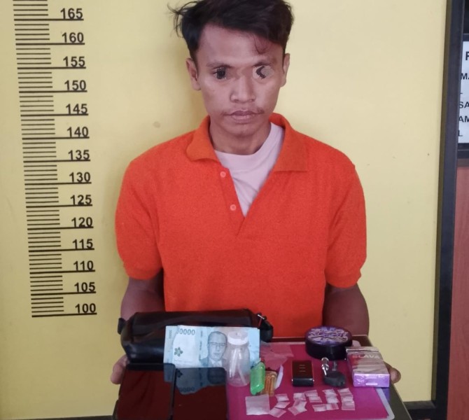 TO Polsek Pasir Penyu Diringkus Saat Transaksi Sabu di Halaman Kantor Desa