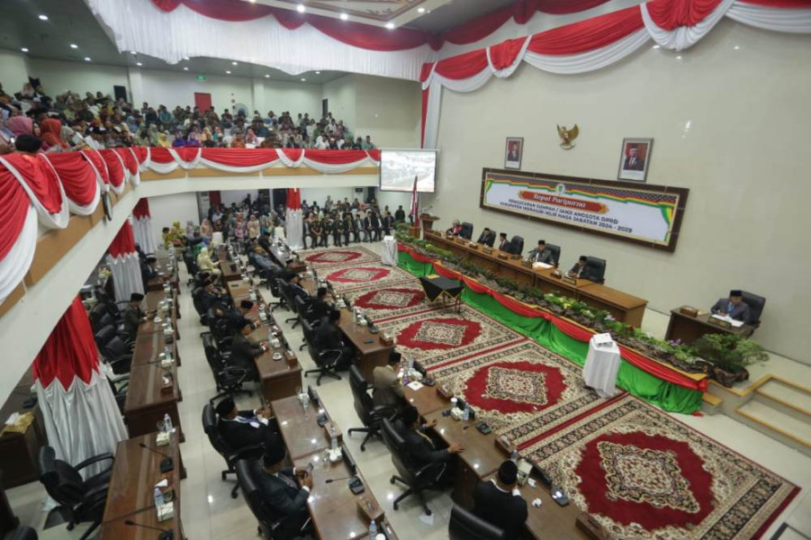 45 Anggota DPRD Inhil Resmi Dilantik, Iwan Taruna Jadi Pimpinan Sementara