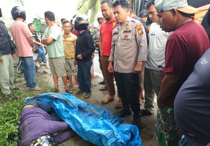 Warga Temukan Mayat Mengenakan Jaket dan Helm di Pinggir Jalan Yos Sudarso Pekanbaru