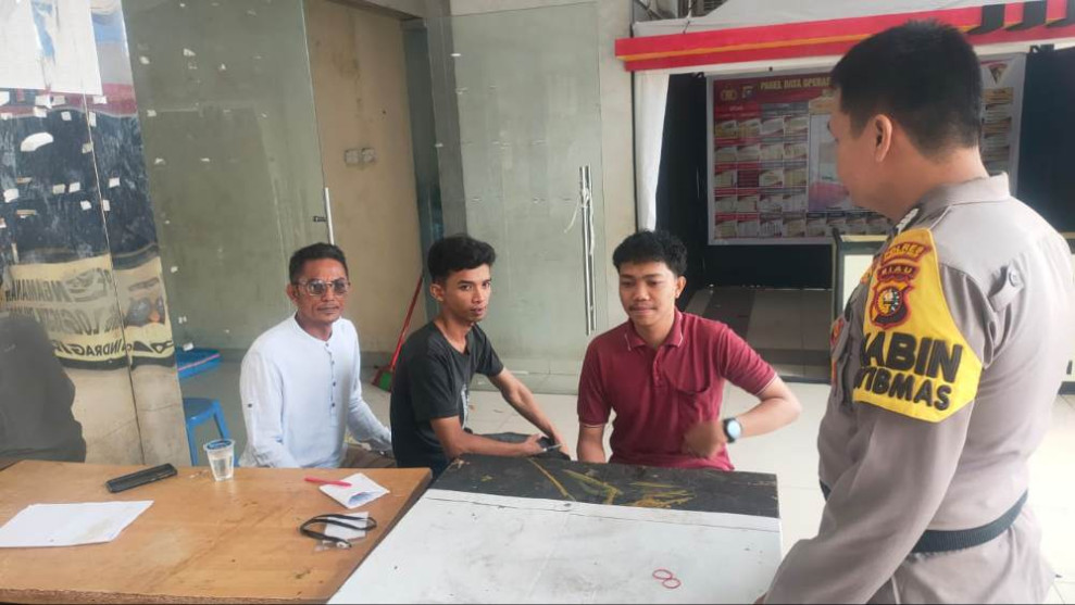 Polsek Tembilahan Hulu Ajak Masyarakat Desa Pekan Kamis Gunakan Hak Pilih Pilkada 2024