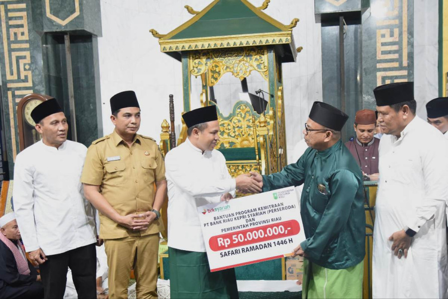 Tebar Keberkahan, BRK Syariah Salurkan Program CSR ke Masjid Raya Pekanbaru