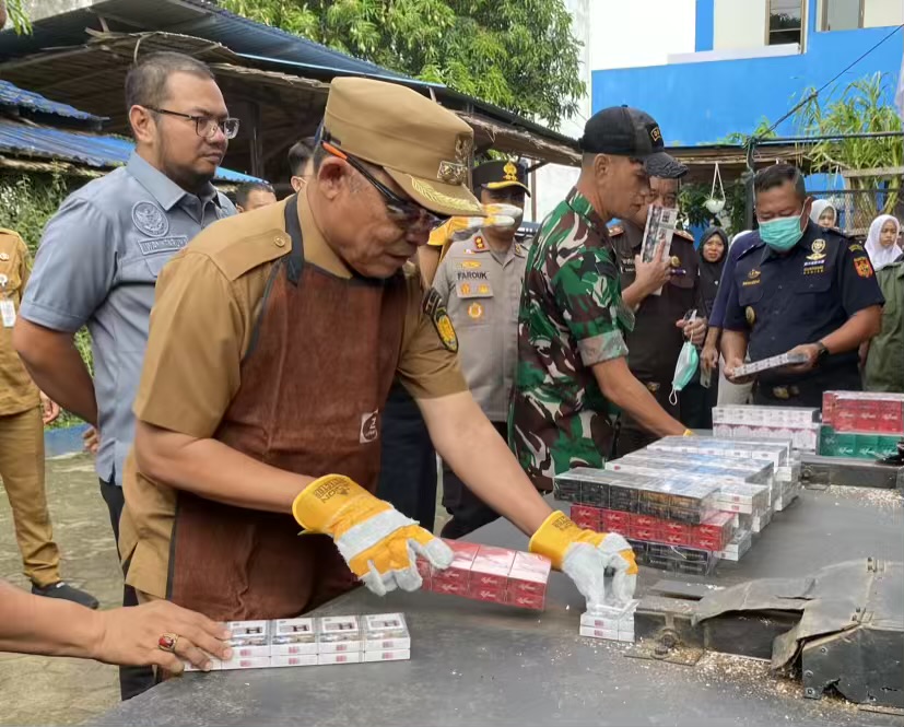 Musnahkan Barang Ilegal, Bupati Inhil Apresiasi Keberhasilan BC Tembilahan