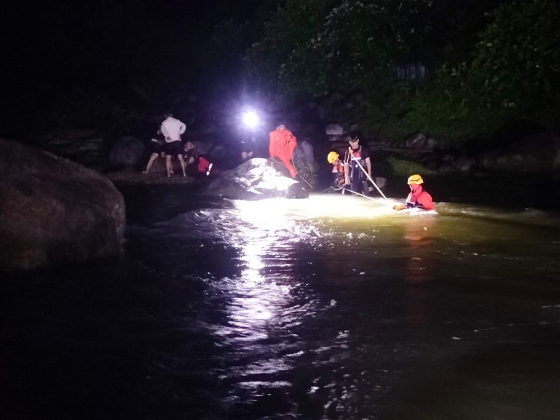 Warga yang Terjebak di Sungai Bangek Lubuk Padang Berhasil Diselamatkan