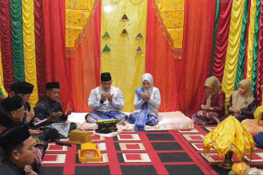 LAMR Inhu Pinang Kapolres Inhu Gelar Adat