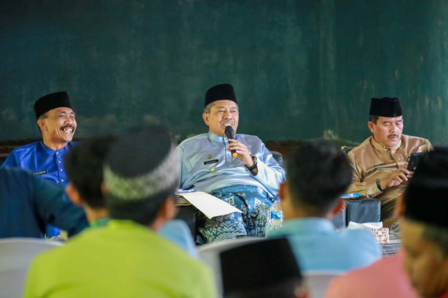 Bupati Alfedri Ingatkan Orang Tua Jangan Biarkan Anak Kecanduan Main Smartphone